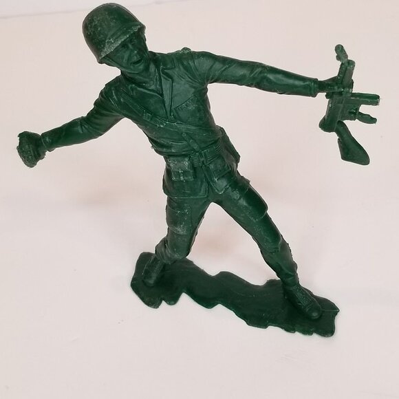 1964 Louis Marx Toy Green Army Soldiers Large 5"-6" with Guns Lot Of 4 - Picture 10 of 11